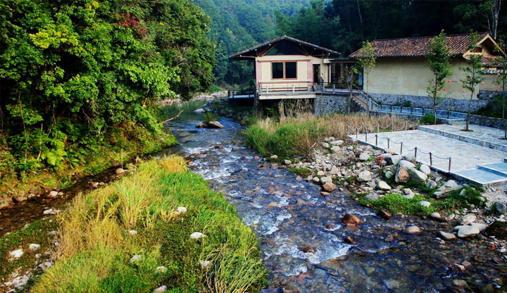 森林旅游规划公司：十字水度假村旅游规划的别墅多临溪而建